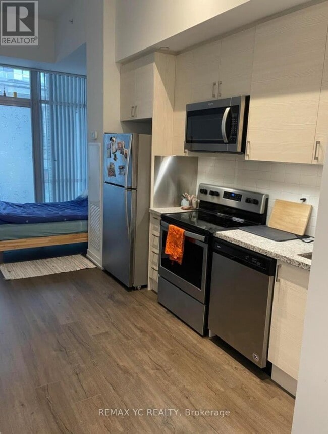 Building Photo - 621 Sheppard Ave E