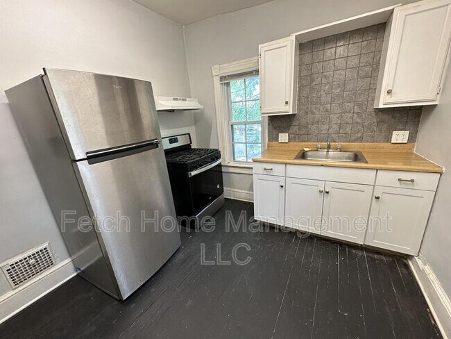Building Photo - 813 Manor St