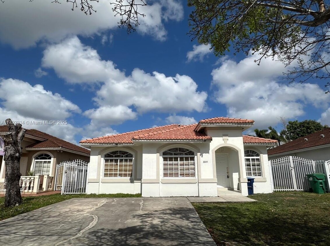 Primary Photo - 20145 NW 78th Pl