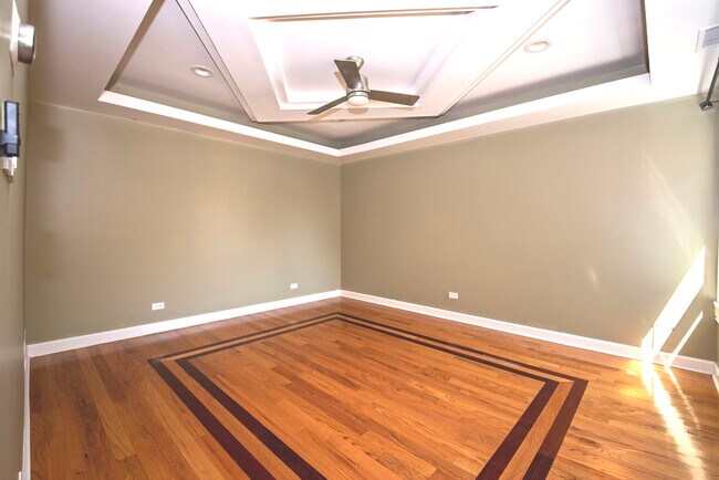 Foto del edificio - 6414 N Albany Ave