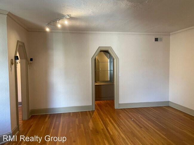 Building Photo - 2 br, 1.5 bath House - 3809 12th Court Sou...