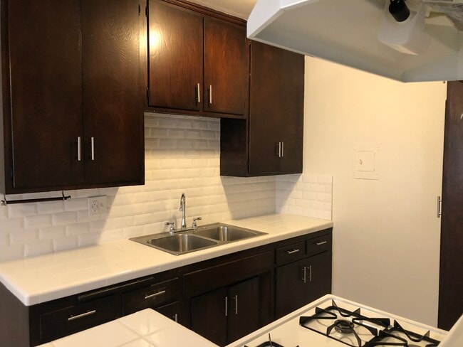 Building Photo - 337 Riverdale Dr