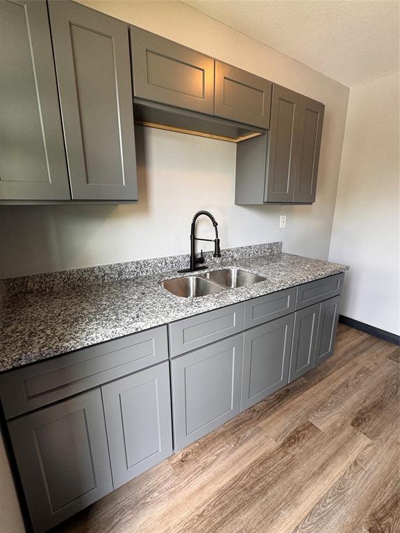 Foto del edificio - 7210 Dahlia St