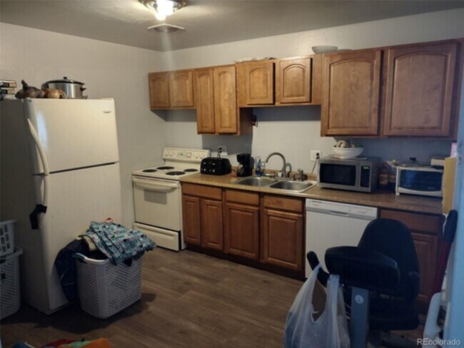 Building Photo - Welcome to your new home in the heart of D...