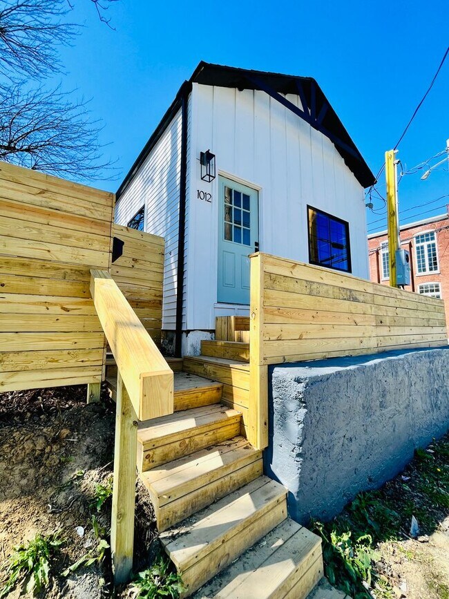 Foto del edificio - Modern 2BR/2BA with Bonus Room in Germanto...
