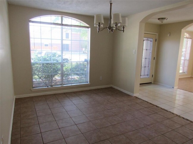 Building Photo - 8230 Brentford Dr