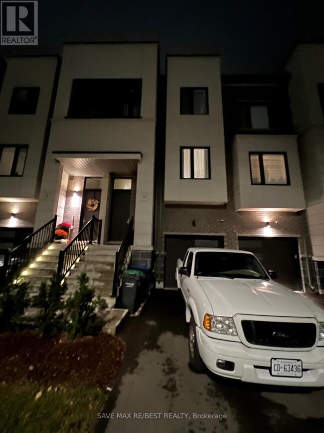 Building Photo - 10 Heathrow Ln