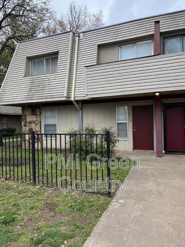 Primary Photo - 2216 E 66th Pl