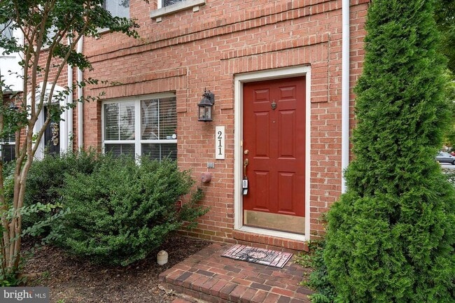 Building Photo - 211 Medlock Ln