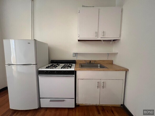 Foto del edificio - 344 E 9th St