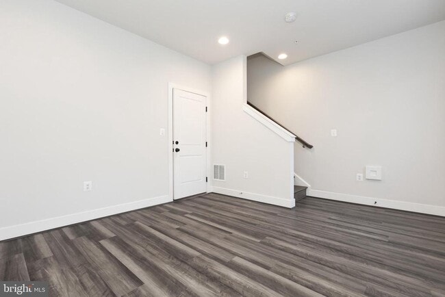 Building Photo - 12731 Vuillard St