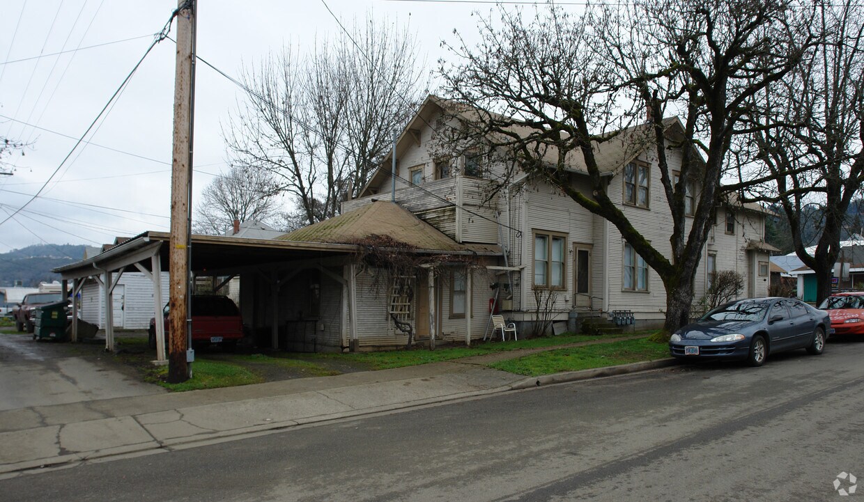 Foto del edificio - 968 SE Pine St