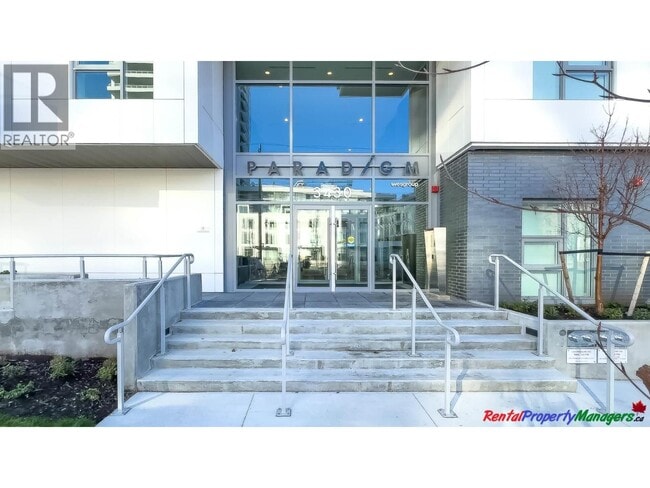 Photo du bâtiment - 3430 East Kent Ave S