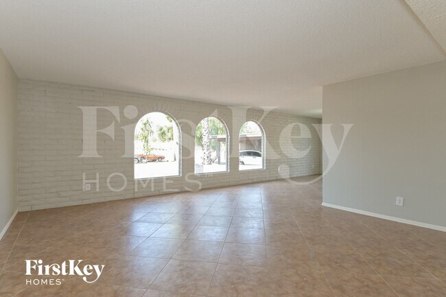 Building Photo - 680 N Mann Ave