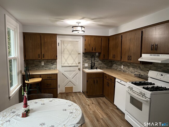 Foto del edificio - 130 Platt Ave