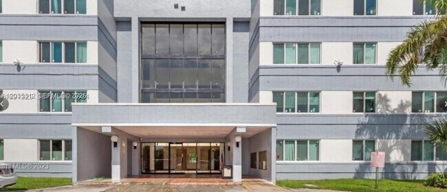Foto del edificio - 14850 Naranja Lakes Blvd