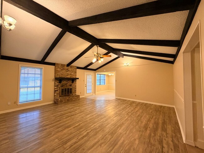 Building Photo - 9103 Dogwood Trail
