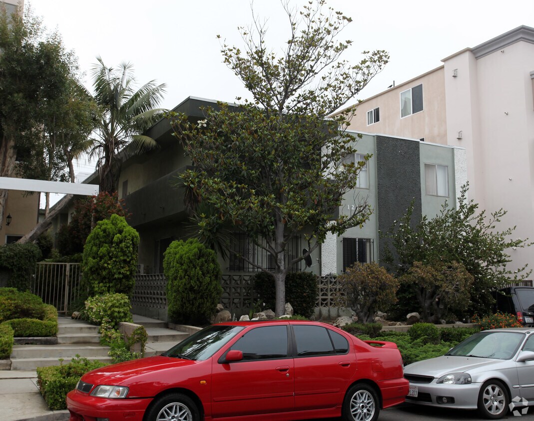 Foto del edificio - 1226 Armacost Ave