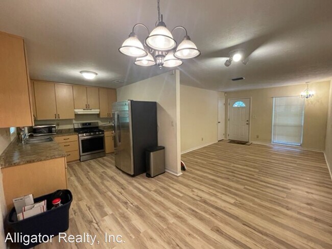 Building Photo - 3 br, 1 bath House - 4232 NW 22nd Terrace
