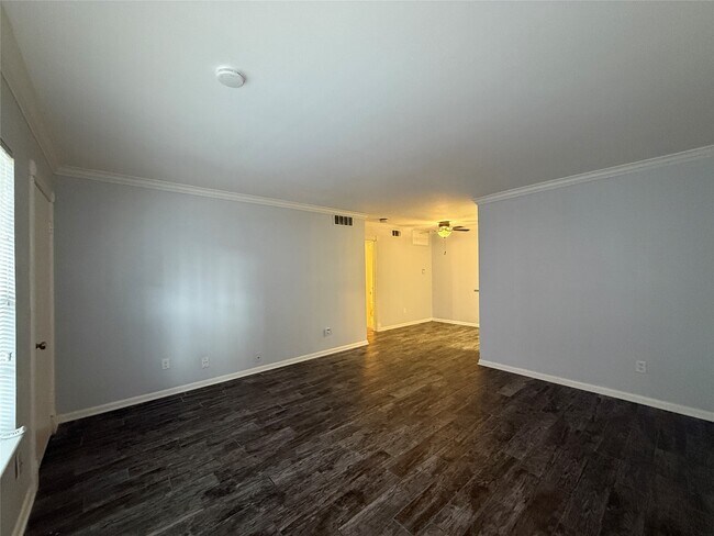 Foto del edificio - 2350 Bering Dr