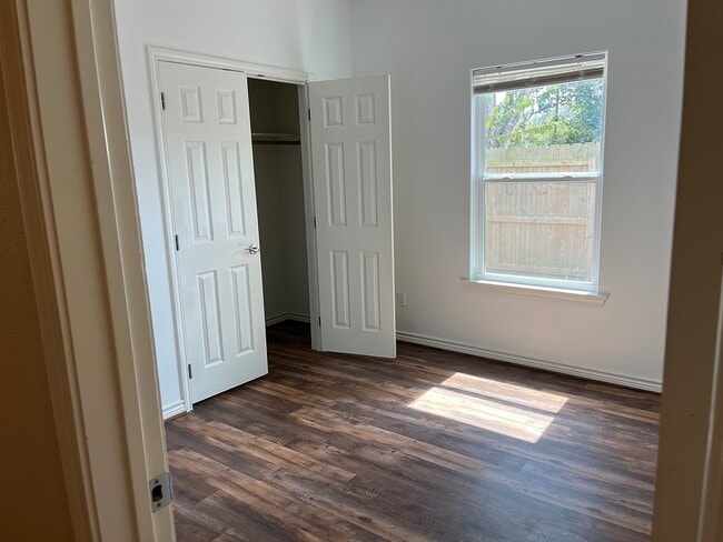 Foto del edificio - 1841 Caroline Ln