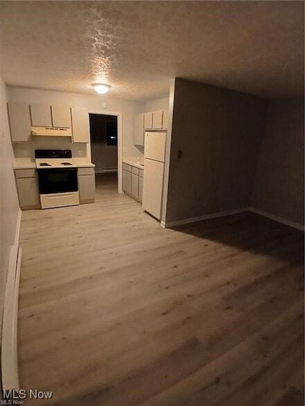 Building Photo - 31 1/2 Elm Street Unit A1