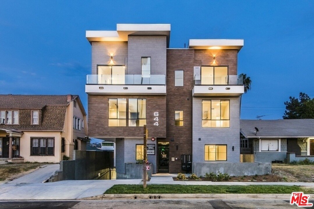 Foto del edificio - 644 Normandie Ave