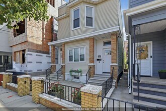 Building Photo - 211 20th St