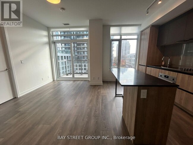 Building Photo - 8 Beverley Glen Blvd