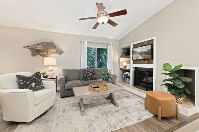 Building Photo - 931 N Lewis Ave