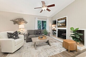 Building Photo - 931 N Lewis Ave