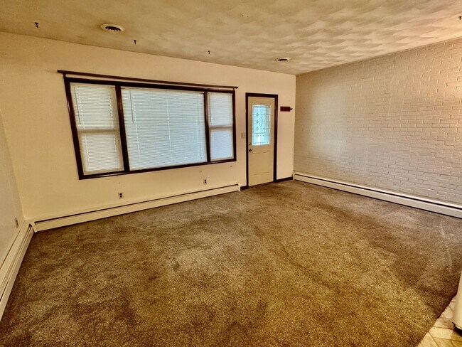 Building Photo - 4501 N Market St