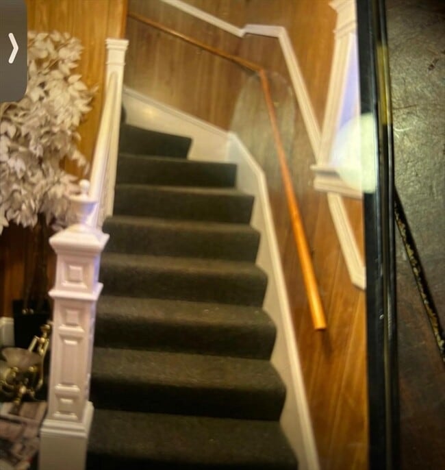 Building Photo - 17-19-19 Maplewood Ave