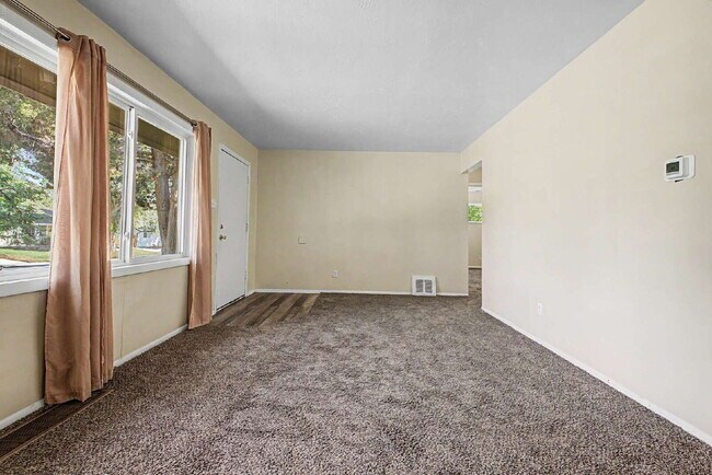 Foto del edificio - Virginia Village 4 Bed / 1 Bath for rent