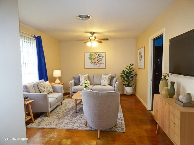 Foto del edificio - 2208 Monterrey Dr