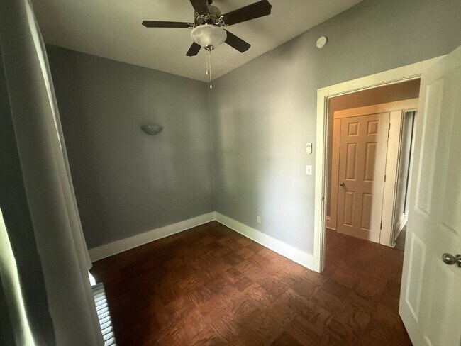 Foto del edificio - 2 bedroom available for a move right away!