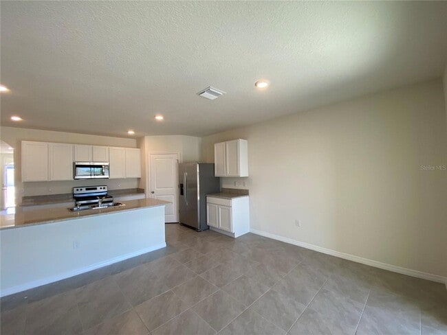 Building Photo - 14 Hickory Course Ln