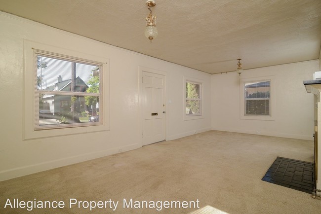 Building Photo - 2 br, 1 bath House - 2153 Portola Way