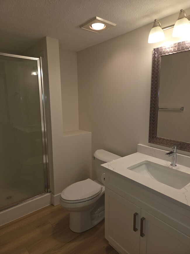 Photo du bâtiment - 32085-32085 George Ferguson Way