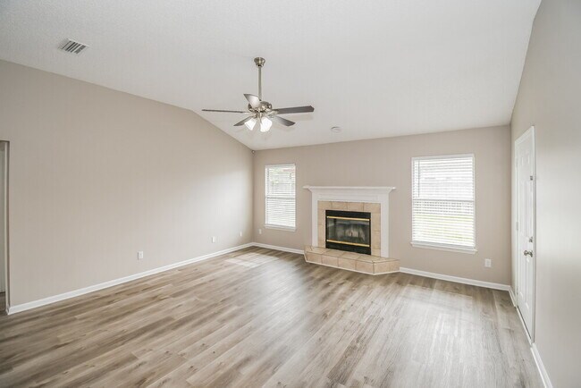 Building Photo - 383 Summit Dr