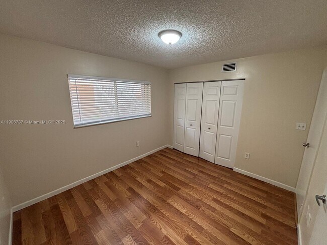 Foto del edificio - 14903 SW 80th St