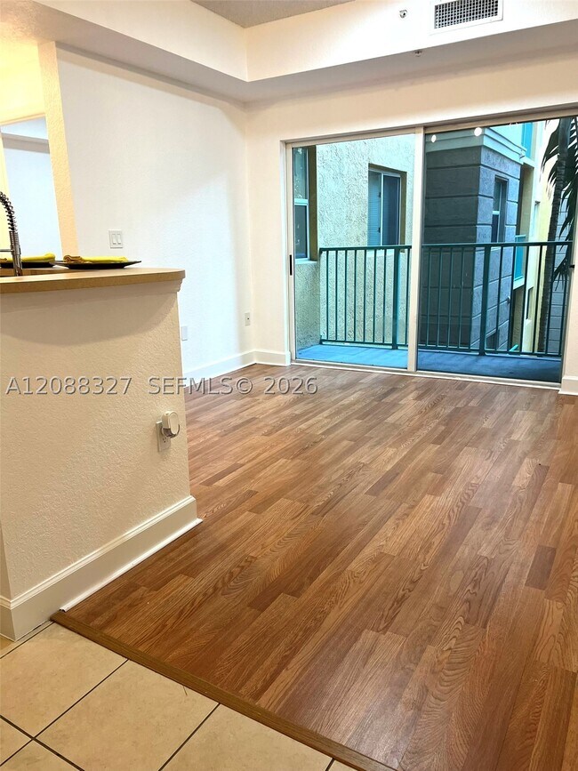 Foto del edificio - 6001 SW 70th St