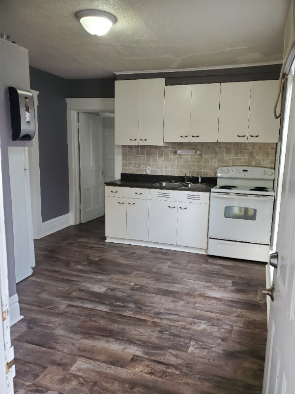 548 Beech St Unit 1, Lansing, MI 48912 Room for Rent in Lansing, MI