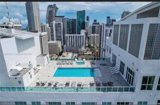 Foto del edificio - 133 NE 2nd Ave