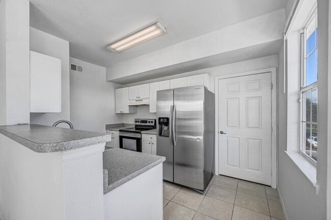 Building Photo - 1747 Sophias Dr