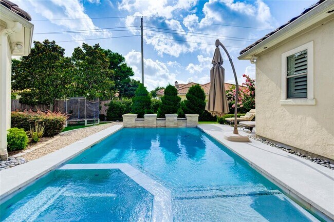 Foto del edificio - 1903 Flower Garden Ln