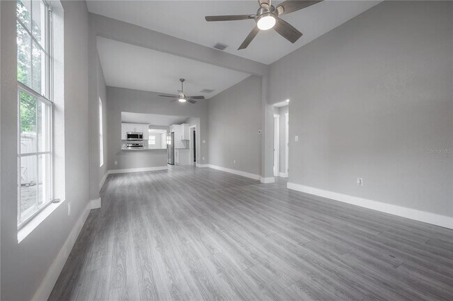 Building Photo - 812 E Bryan St