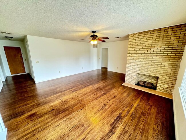 Foto del edificio - 3/2 6 MONTH LEASE AVAILABLE NOW!