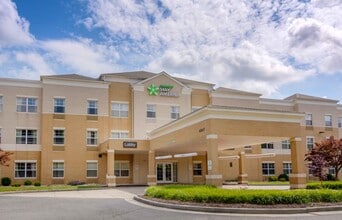 Building Photo - Furnished Studio-Richmond - W. Broad Street - Glenside - North