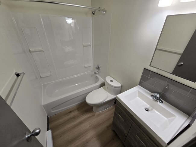 Building Photo - 345 Talbot Ave